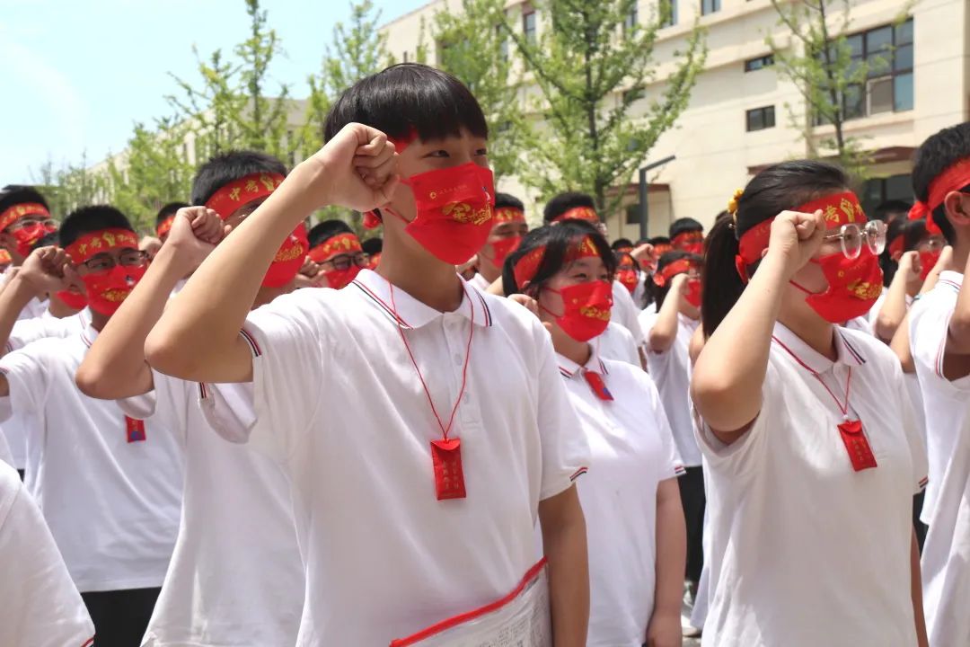 乘風(fēng)破浪，為夢起航——延安北大培文學(xué)校暖心送考地生