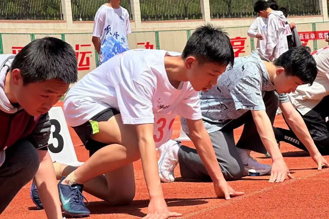 運動不止步 青春不落幕----延安市新區(qū)培文學(xué)校第四屆中小學(xué)田徑運動會圓滿落幕