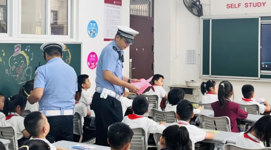 校園動態(tài) | 盛夏 交警走進了培文校園！