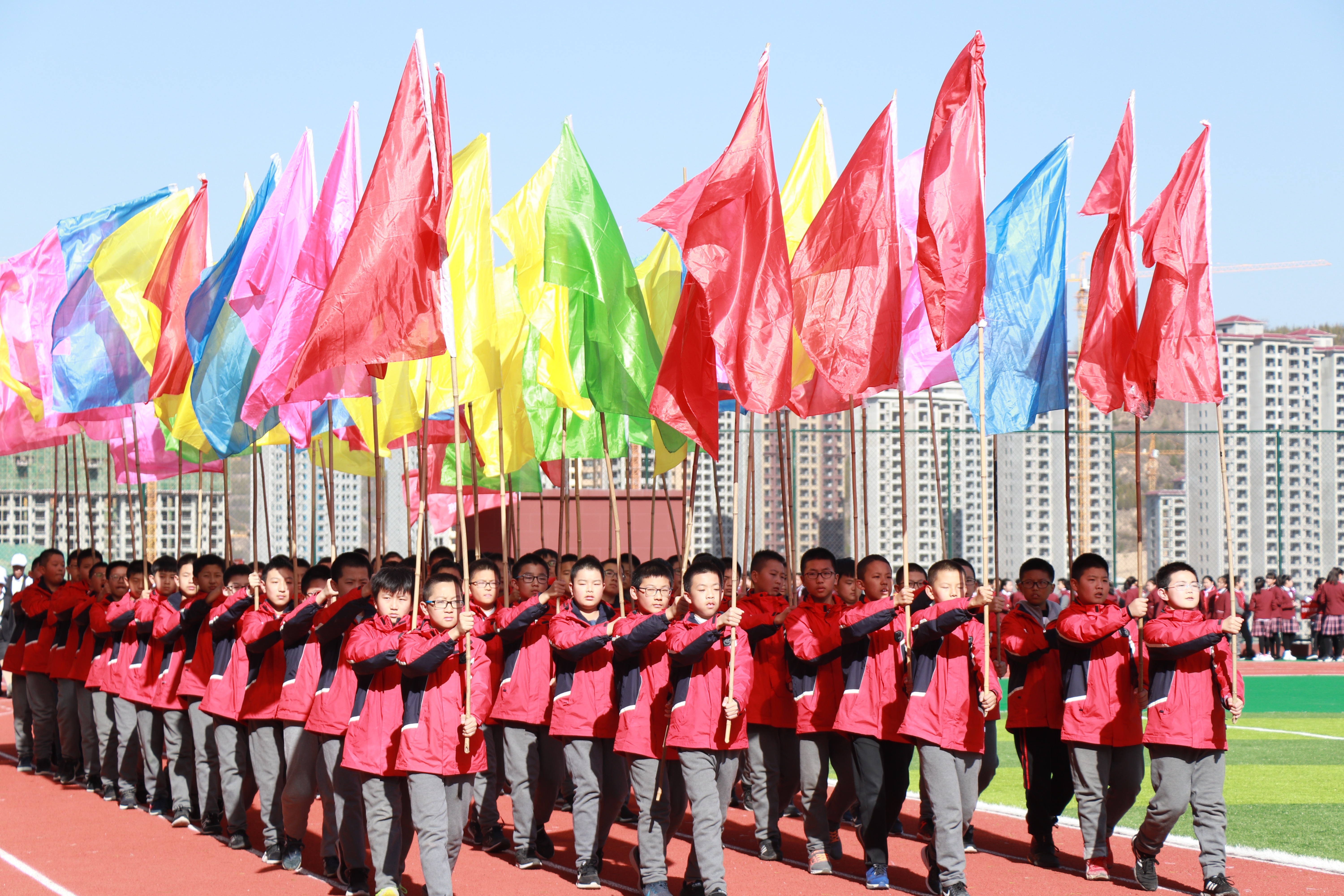 延安北大培文實驗學(xué)校隆重舉行2018年秋季趣味運動會暨體育節(jié)開幕式！